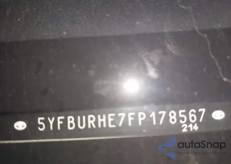 2015 Toyota Corolla Le z USA, uszkodzony, nr VIN 5YFBURHE7FP178567